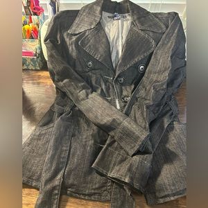 Baccini 55826 black jean jacket size Medium with large buttons and a belt